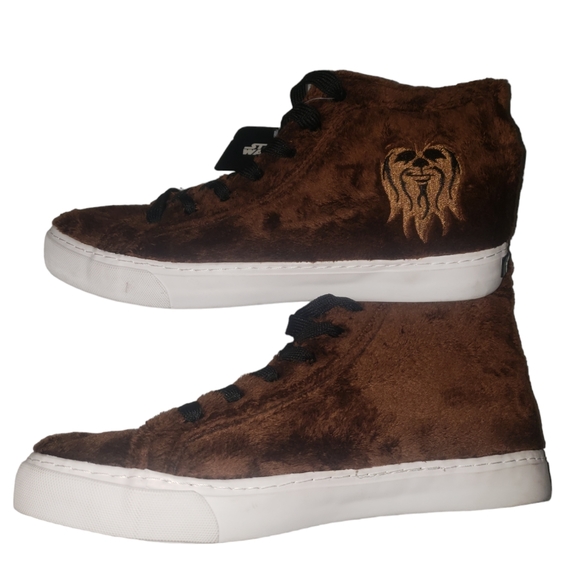 BNWT Unisex Star Wars Furry Chewbacca High Tops Size 11 wmn/9.5 men - Picture 3 of 8
